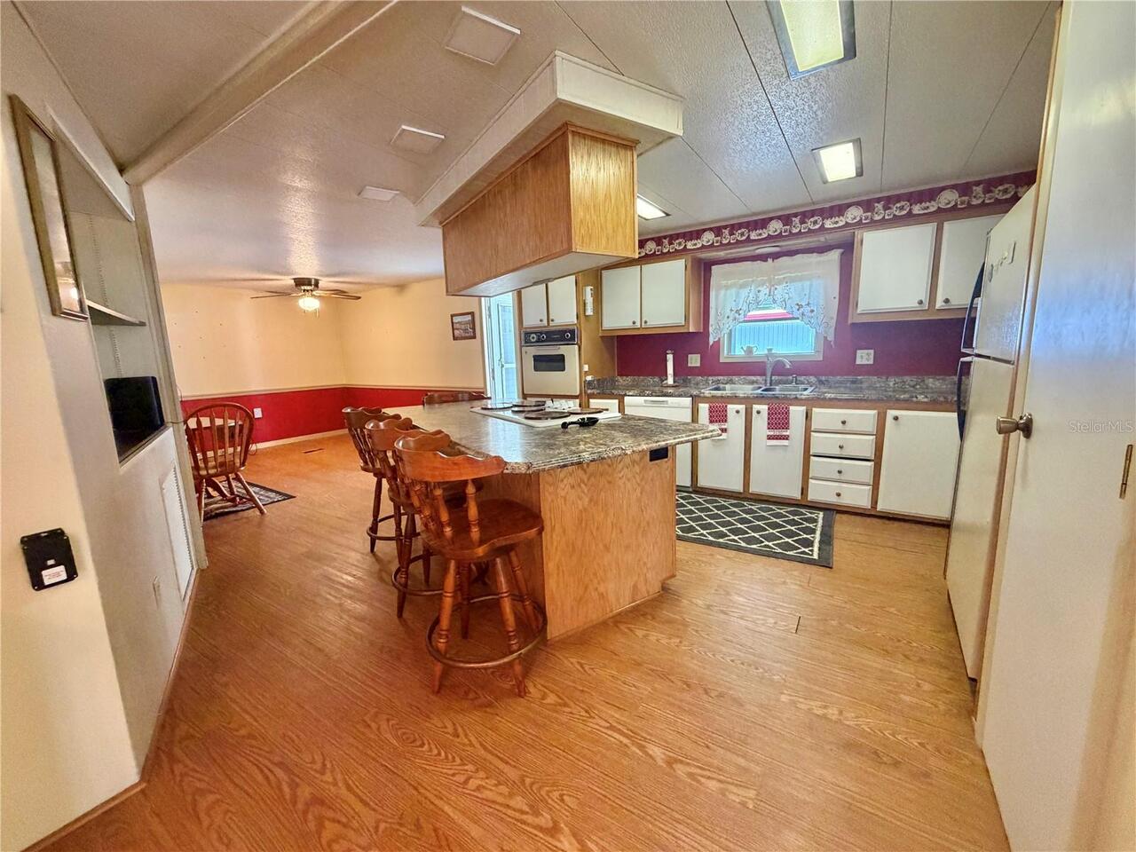 Listing Photo 14