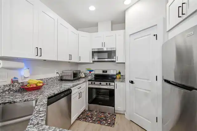Listing Photo 11