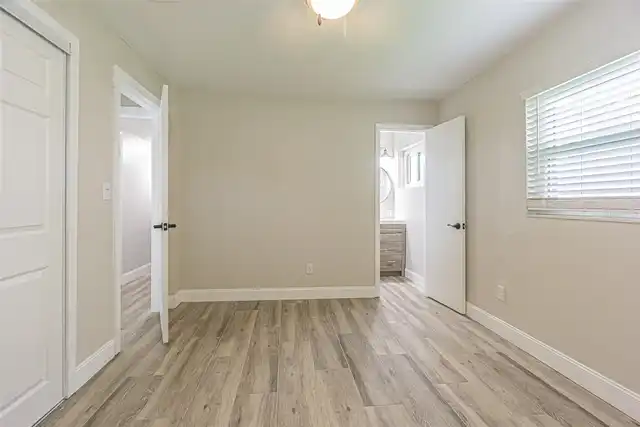 Listing Photo 12