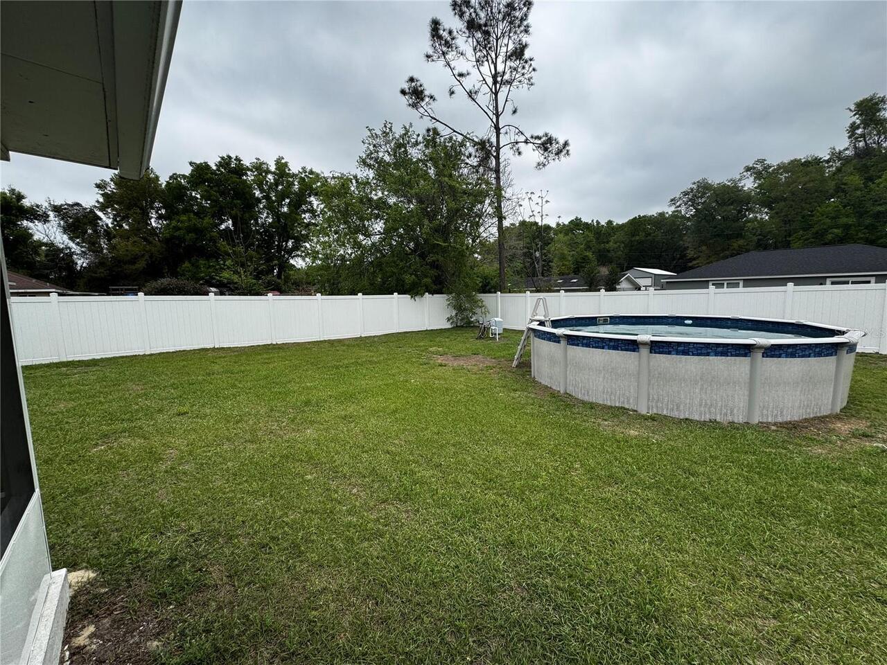 Listing Photo 12