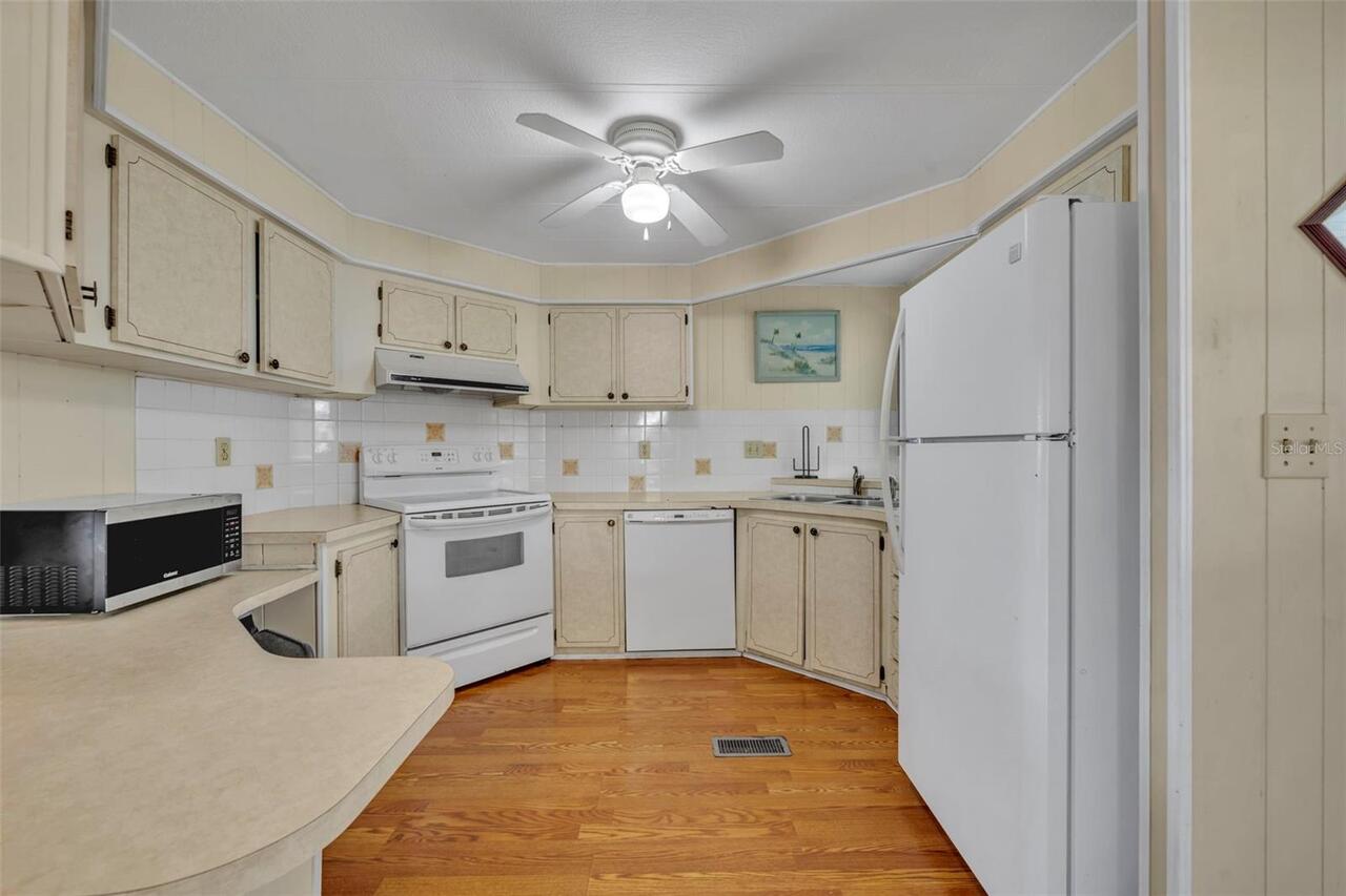 Listing Photo 11