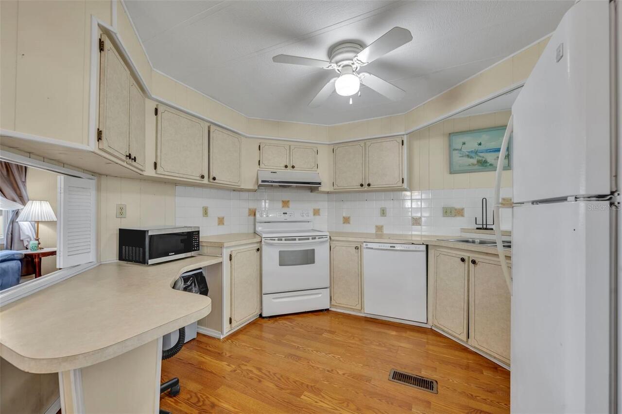 Listing Photo 12
