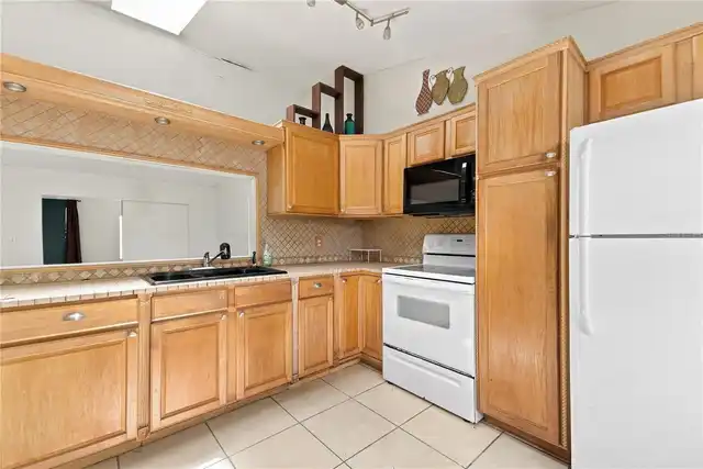 Listing Photo 7