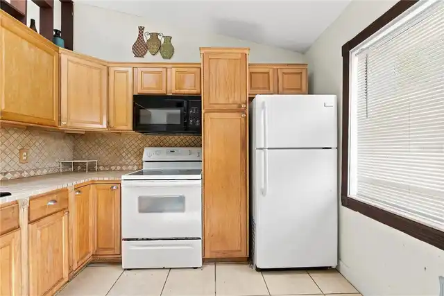 Listing Photo 8