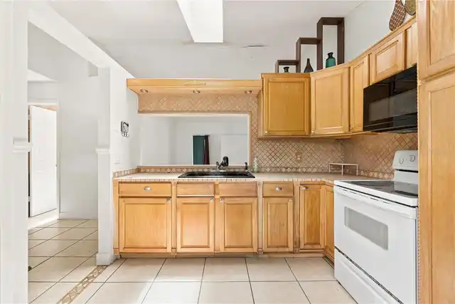 Listing Photo 9