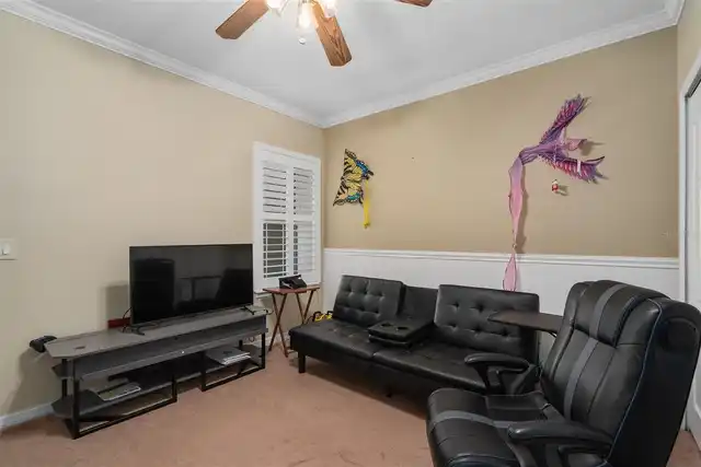 Listing Photo 12