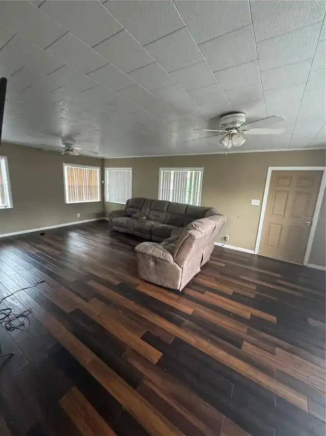 Listing Photo 12