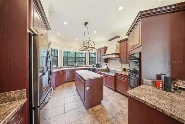 Listing Photo 14
