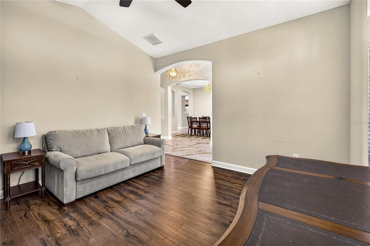 Listing Photo 12