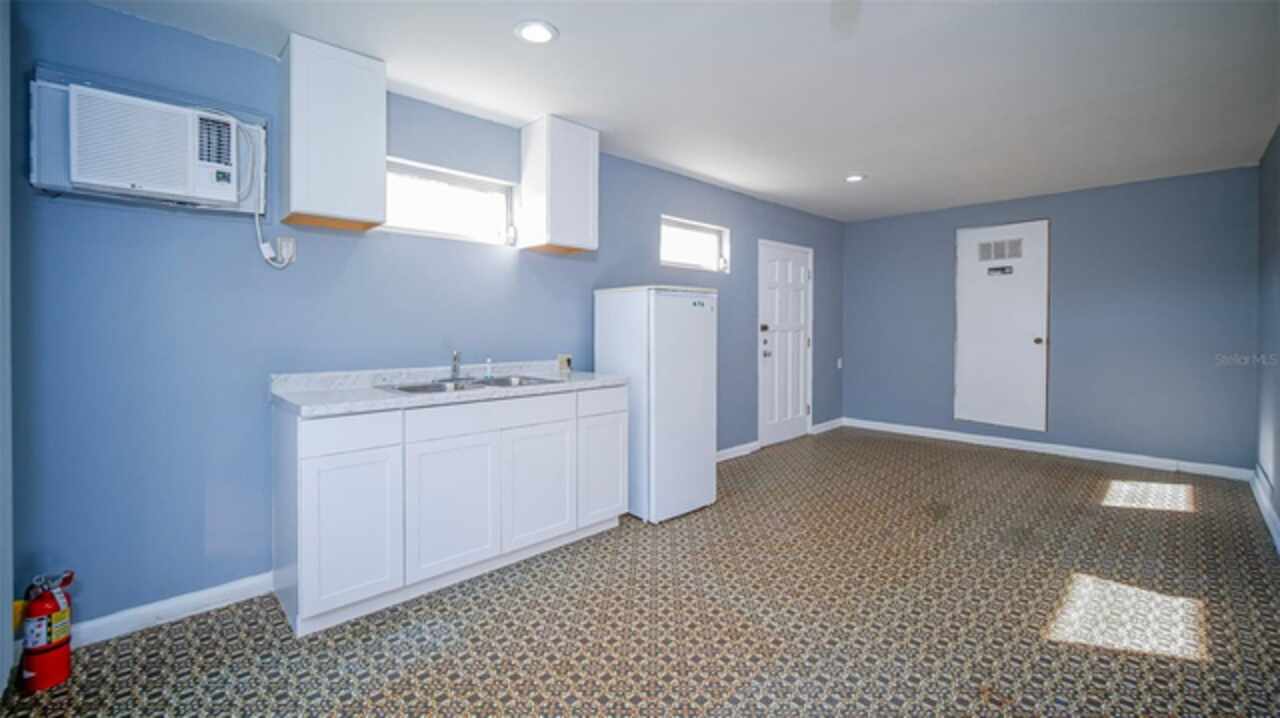 Listing Photo 8