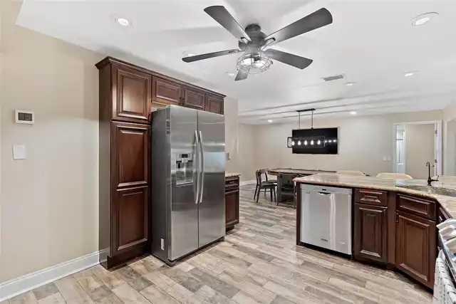 Listing Photo 19