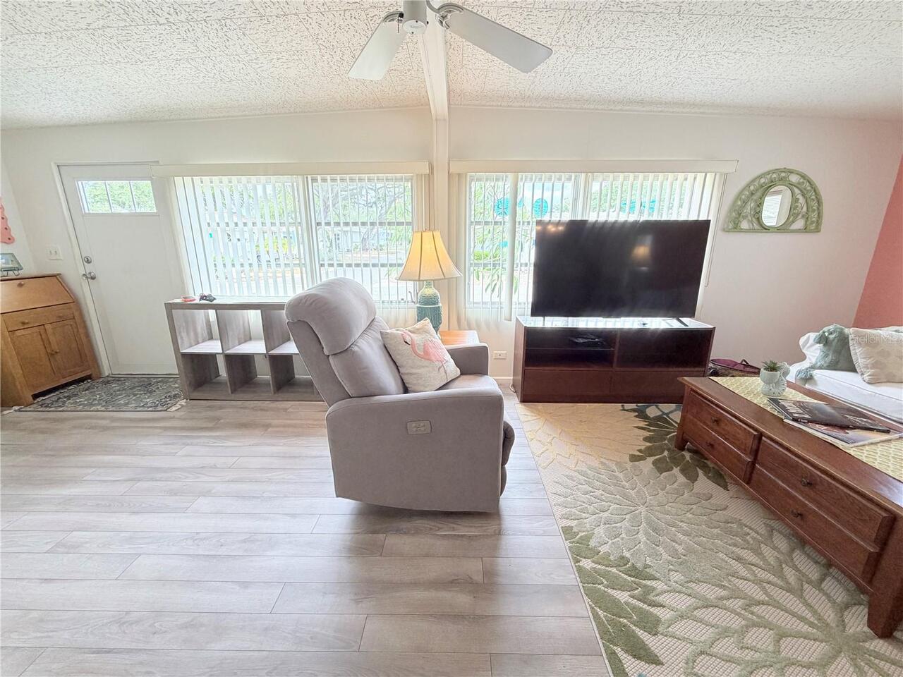 Listing Photo 11