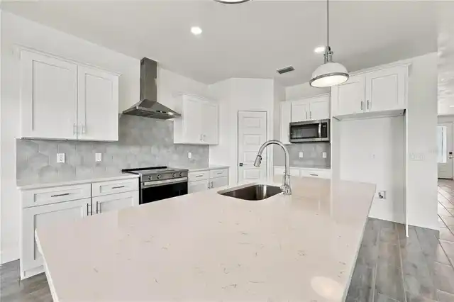 Listing Photo 14