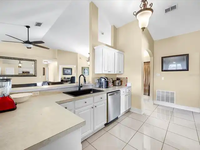 Listing Photo 8
