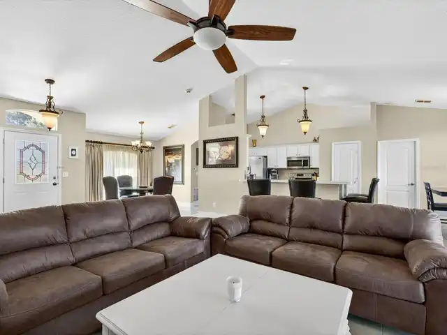 Listing Photo 10