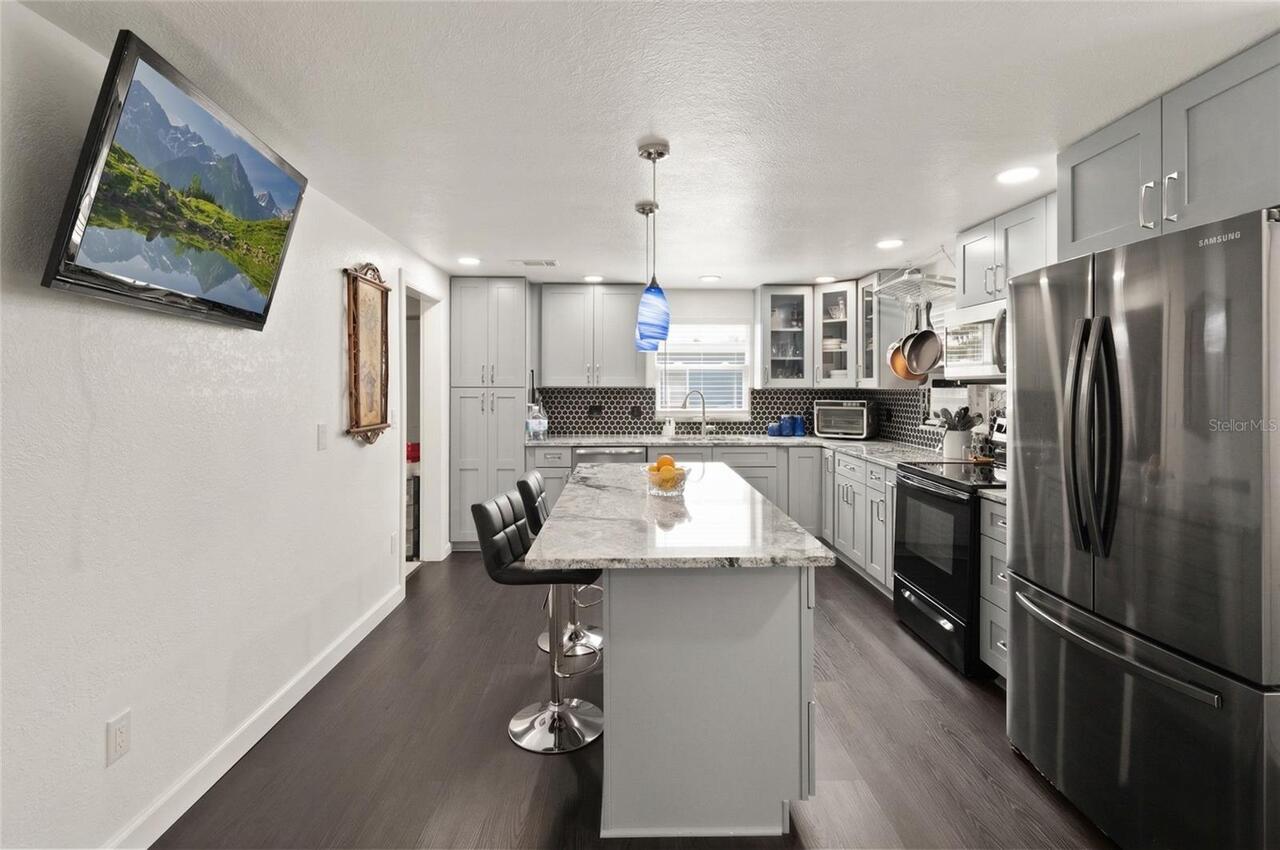 Listing Photo 8