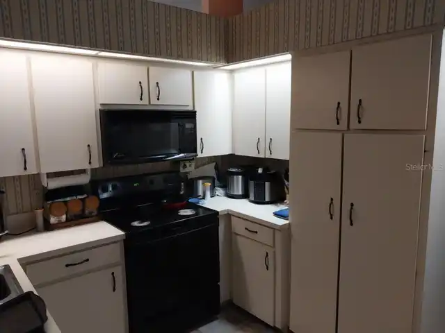 Listing Photo 10
