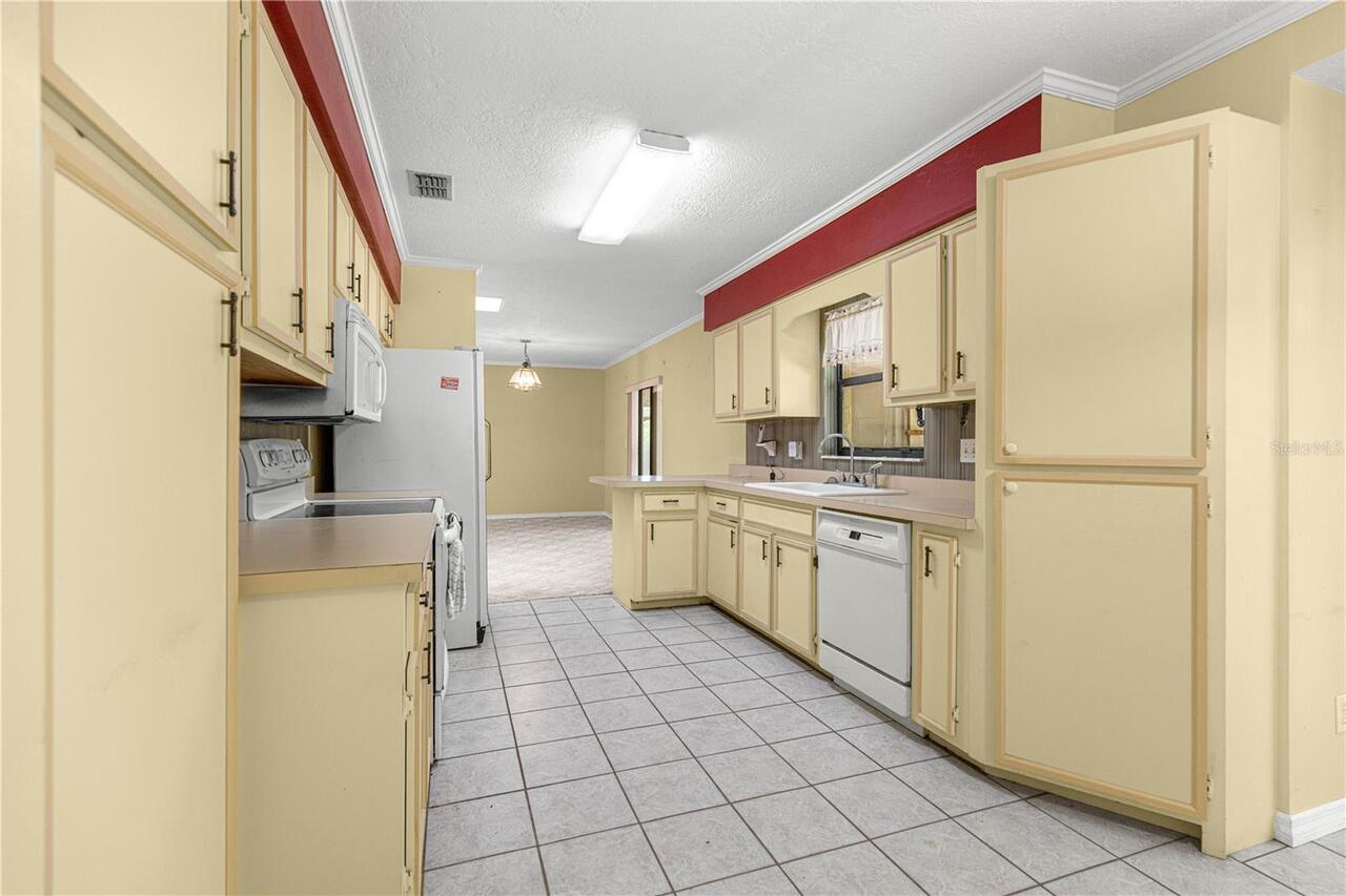 Listing Photo 12