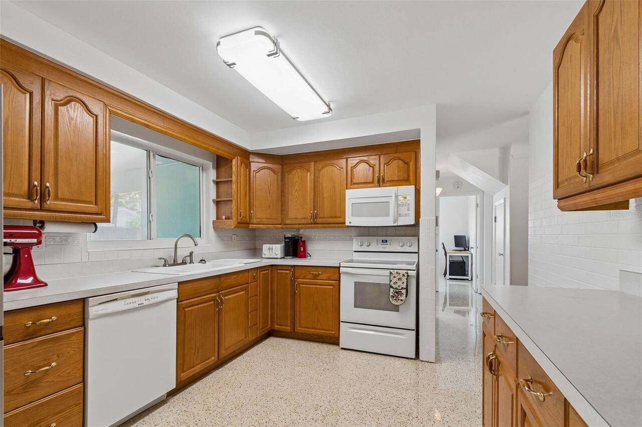 Listing Photo 10
