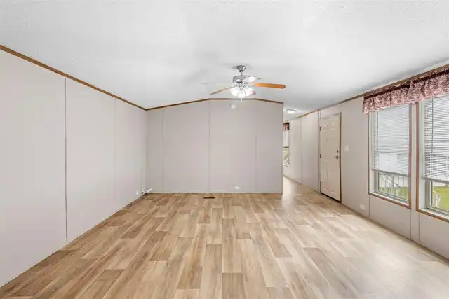 Listing Photo 10