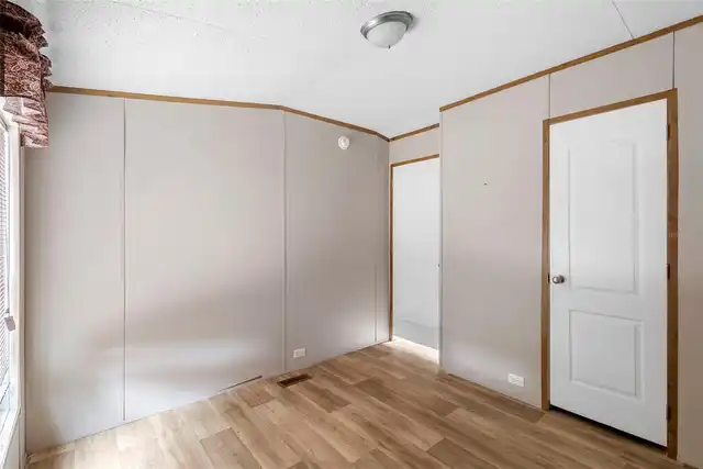 Listing Photo 16