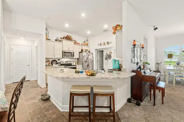 Listing Photo 11