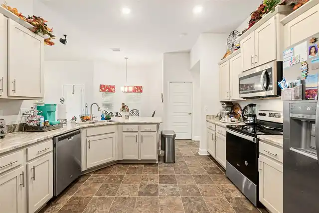 Listing Photo 12