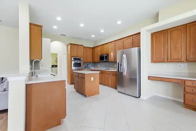 Listing Photo 8