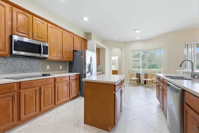 Listing Photo 9