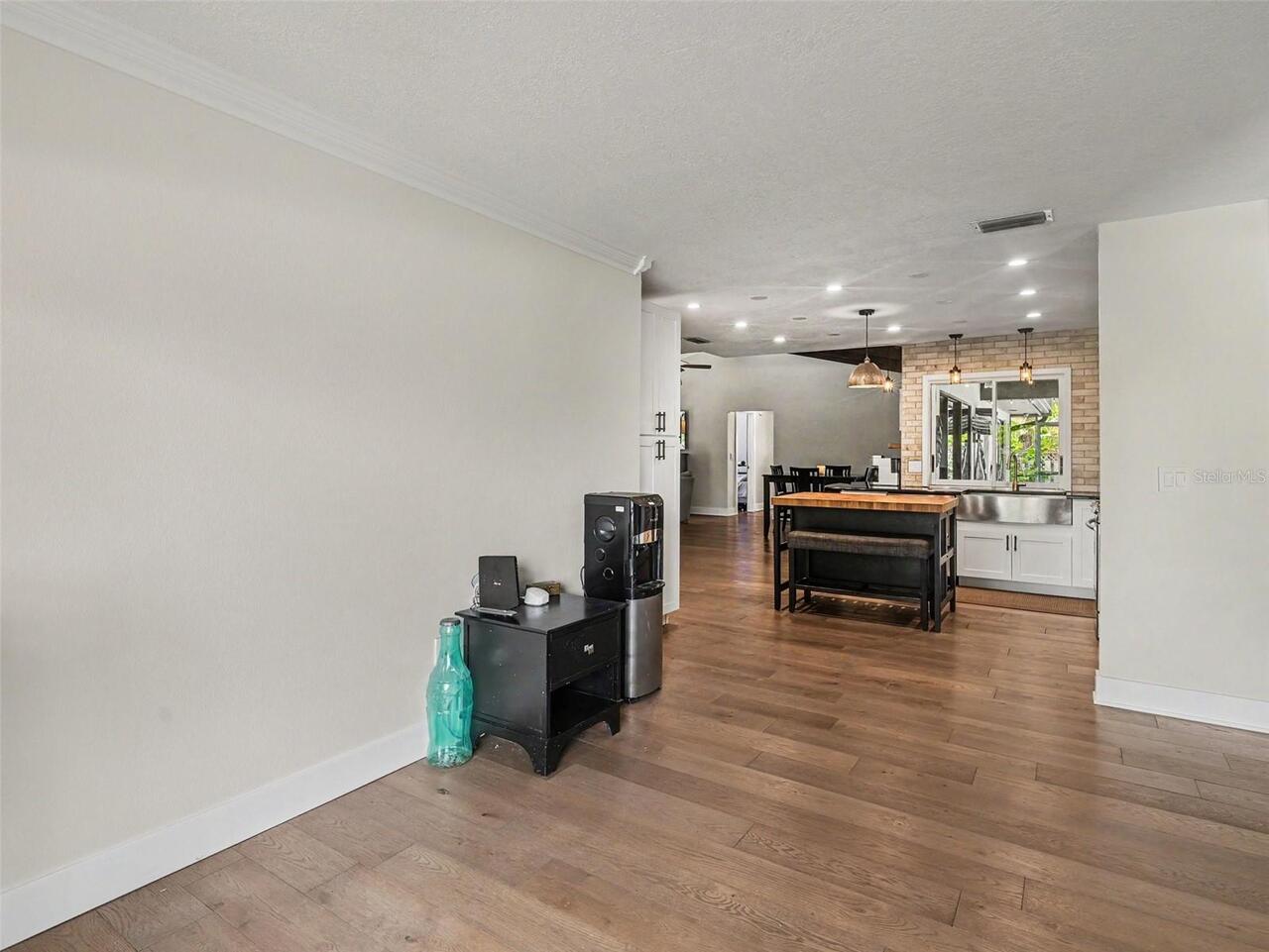 Listing Photo 14