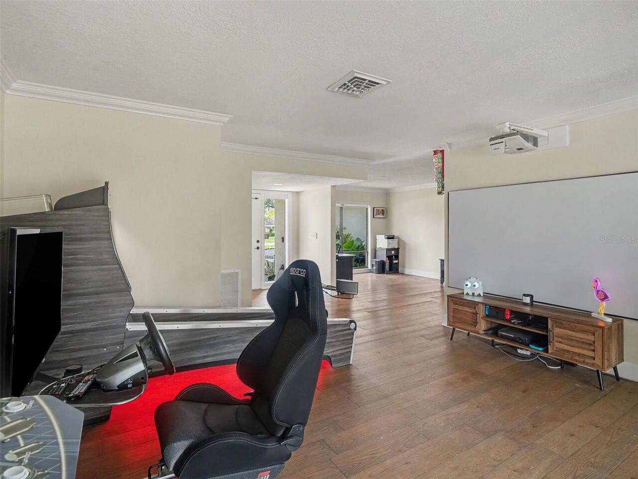 Listing Photo 17