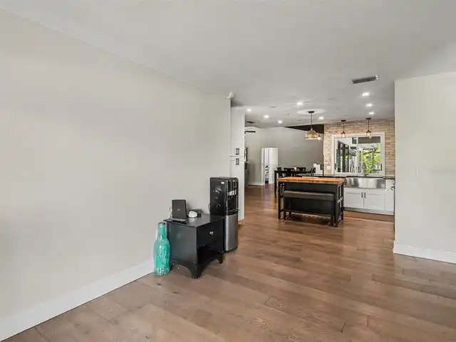 Listing Photo 14