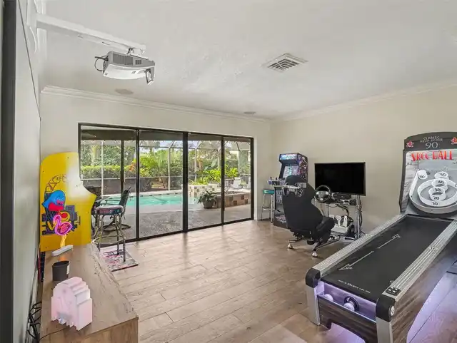 Listing Photo 16