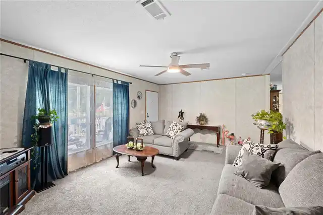 Listing Photo 12