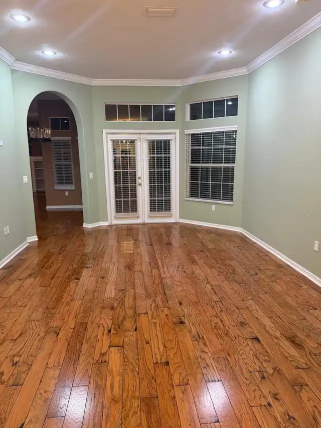 Listing Photo 10