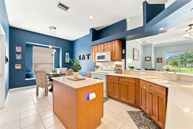 Listing Photo 10