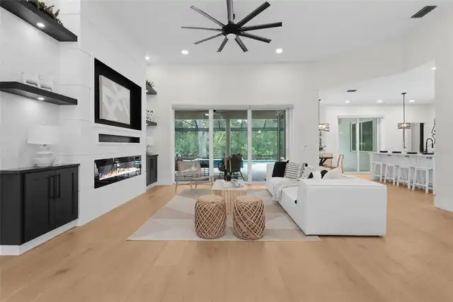 Listing Photo 11