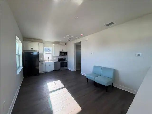 Listing Photo 9