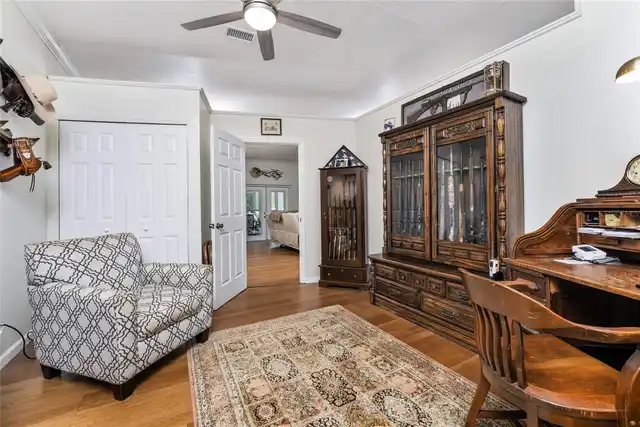 Listing Photo 9