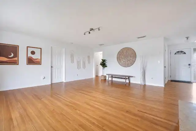 Listing Photo 9