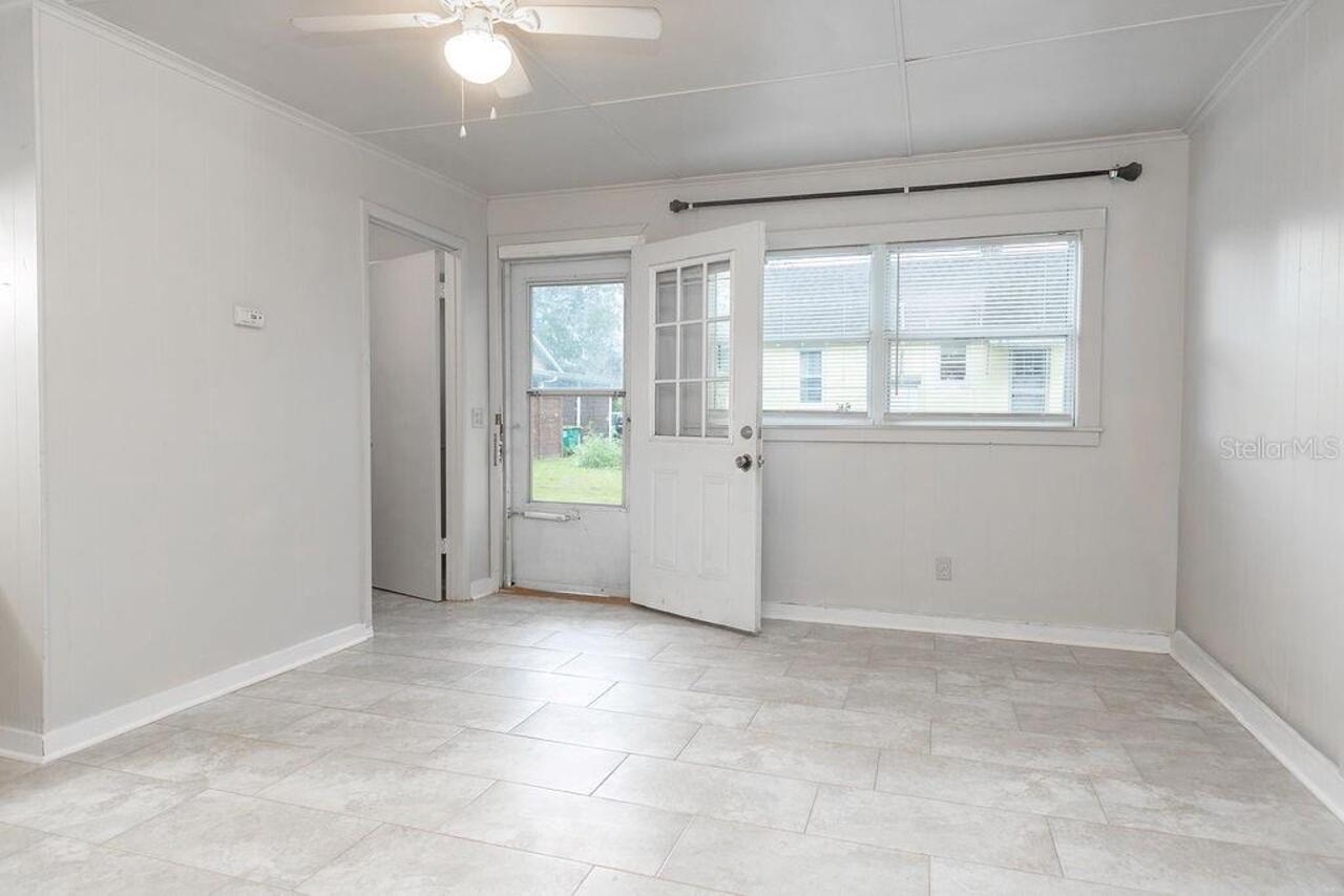 Listing Photo 11