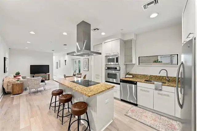 Listing Photo 8