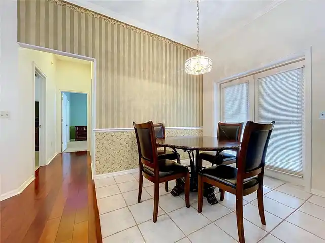 Listing Photo 12