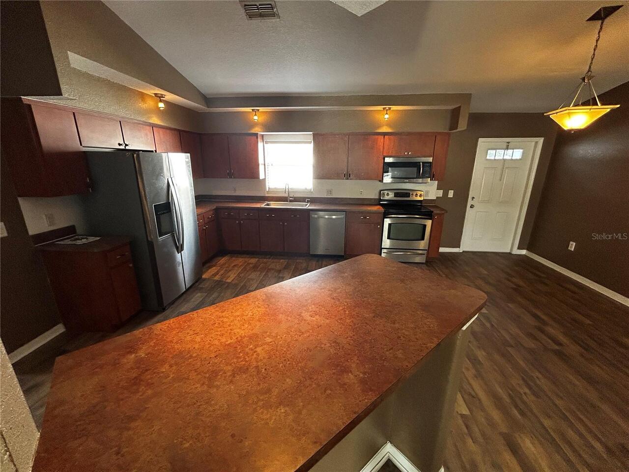 Listing Photo 10