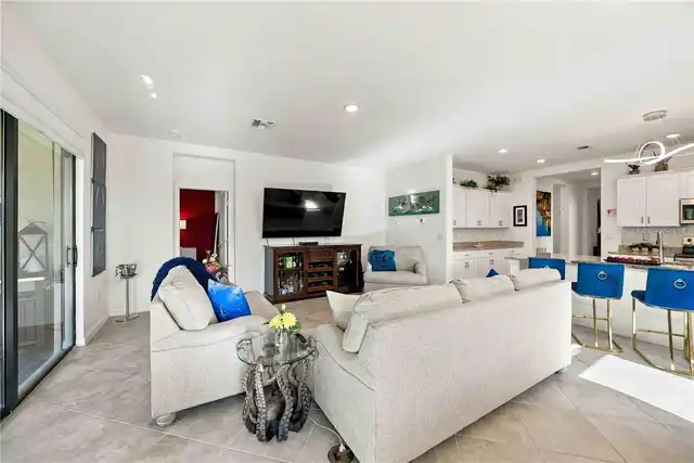 Listing Photo 11
