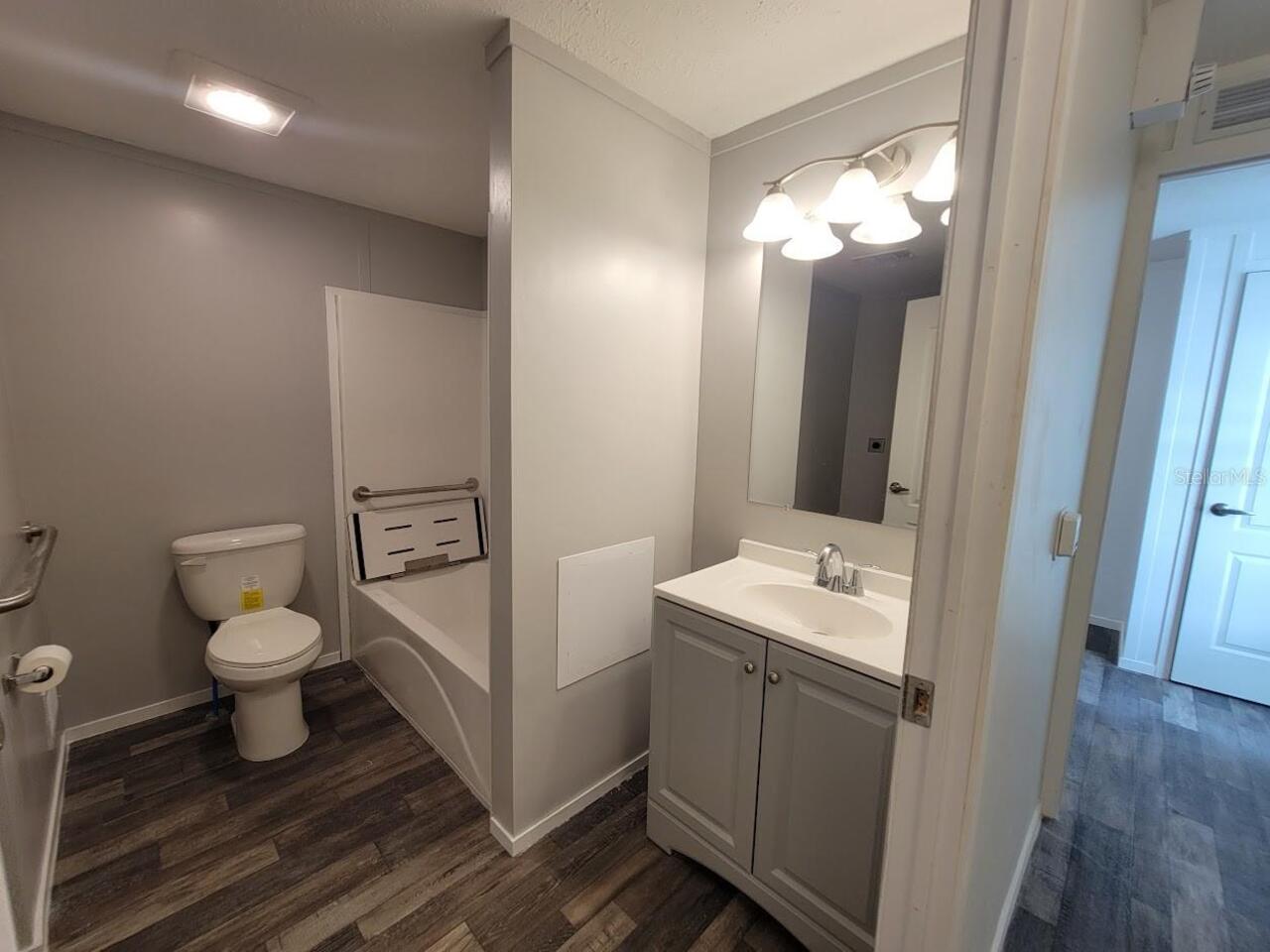 Listing Photo 11