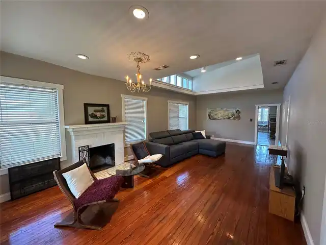 Listing Photo 8