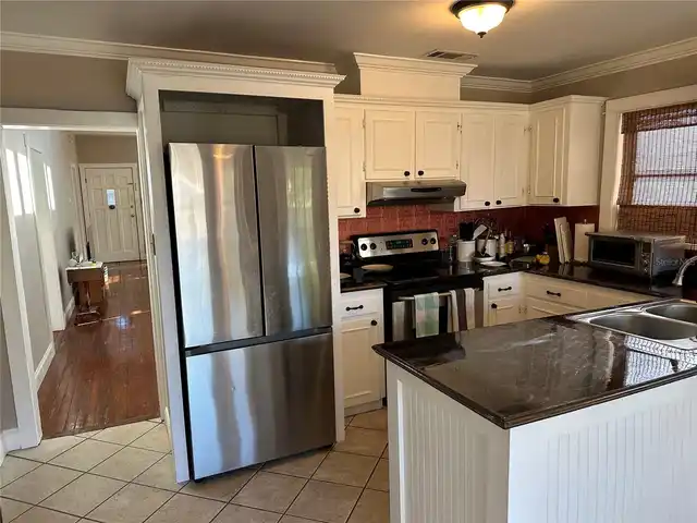 Listing Photo 12