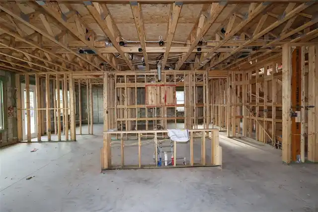 Listing Photo 12