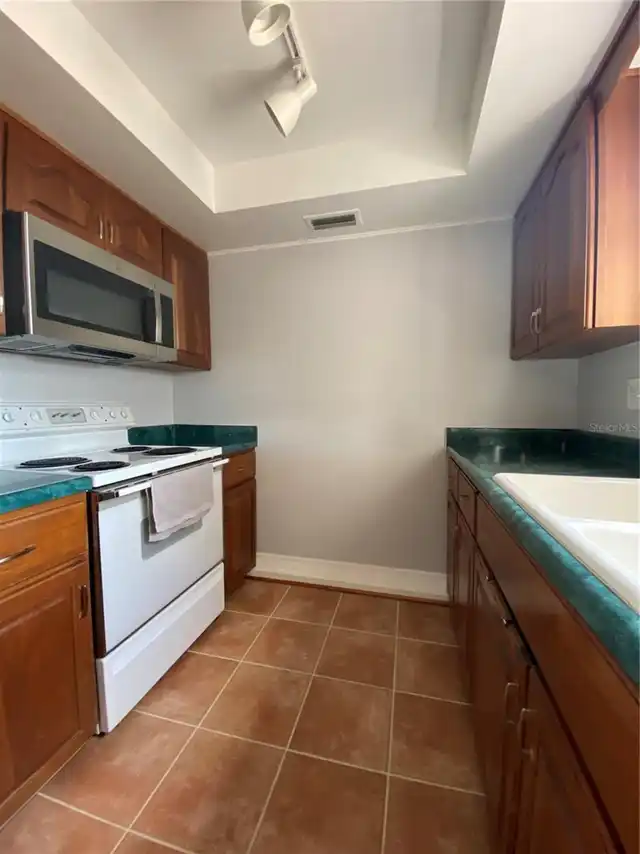 Listing Photo 9